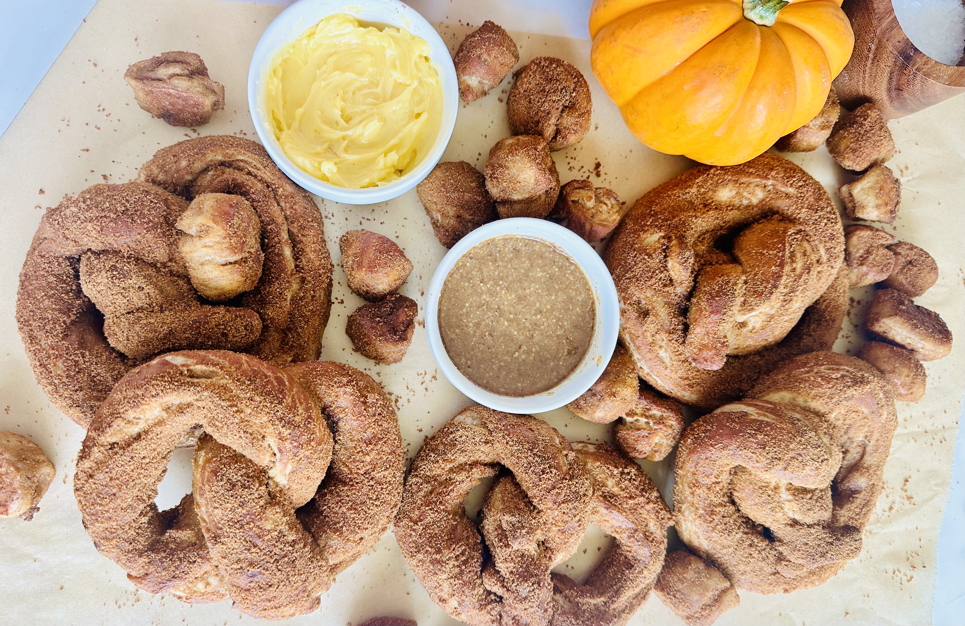 Vegan Pumpkin Spice Pretzels